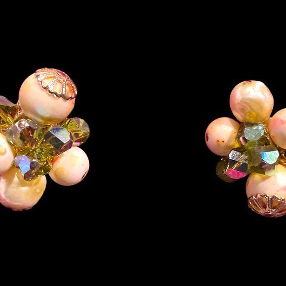 Vintage Signed Vendome  Pearl and AB Crystal Cluster clip on Earrings - Picture 3 of 9